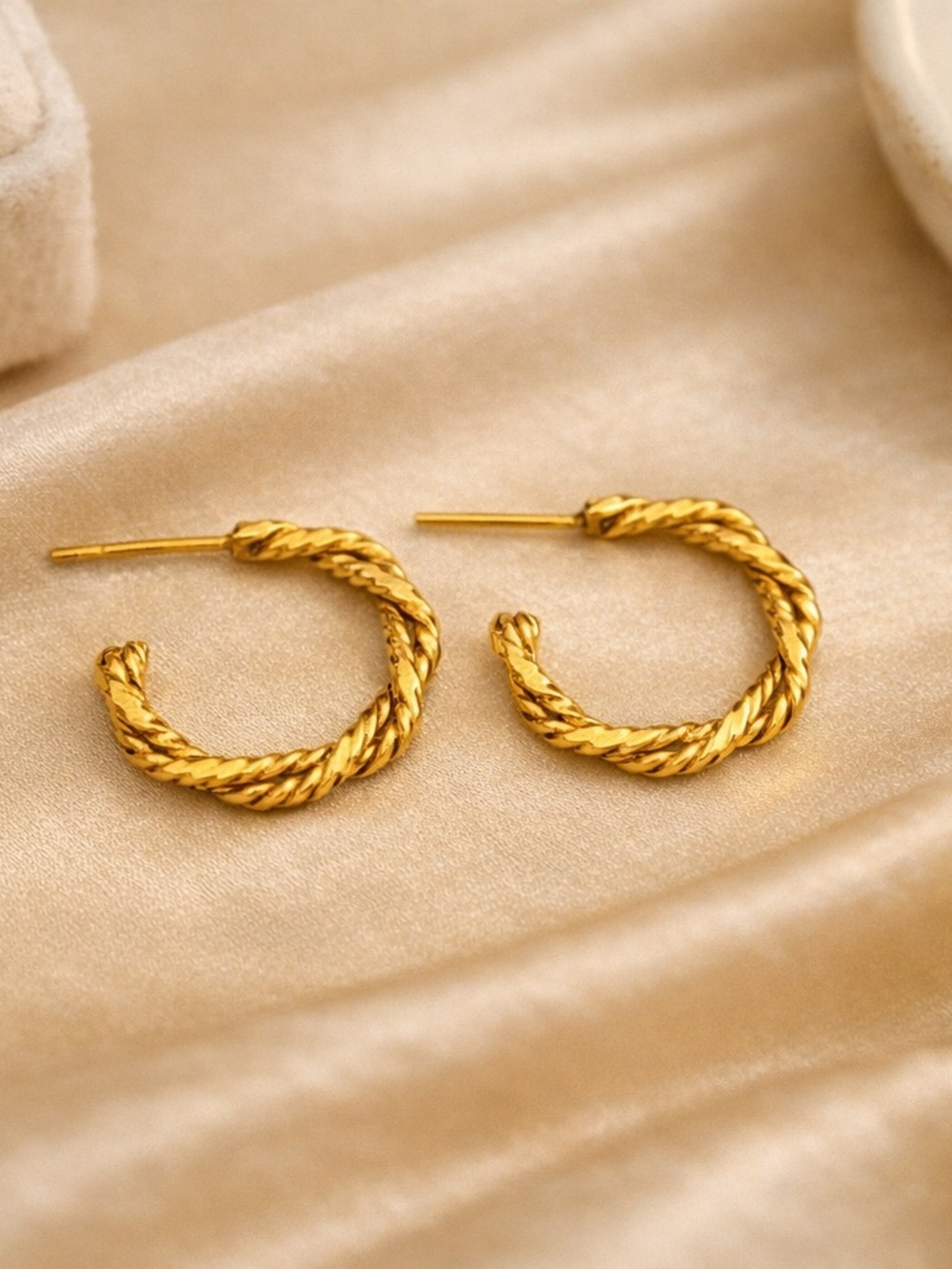 14K Gold Rope Twist Hoop Earrings – Solid Gold, 2 g Classic Design - Picture 3 of 4